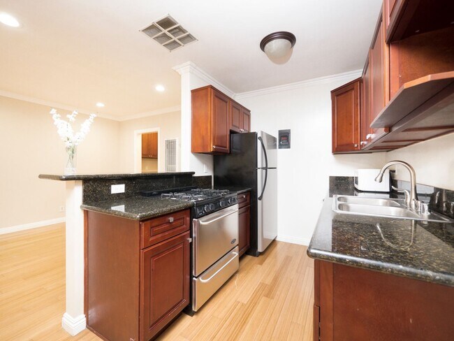 Interior Photo - 3930 Inglewood Blvd