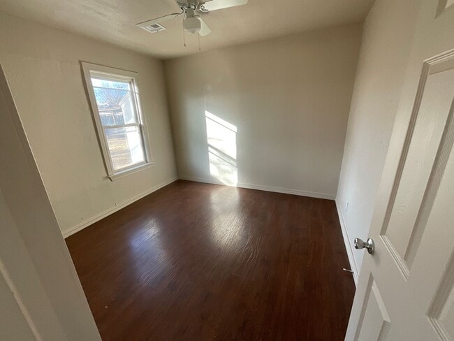 Building Photo - 2328 SW 30th St