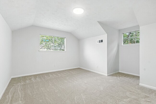 Building Photo - 606 Orangewood Dr