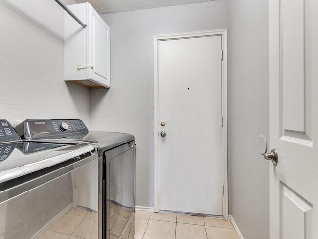 Building Photo - 8406 Beachplum Way