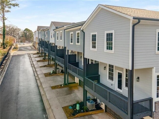 Building Photo - 3165 Dogwood Dr