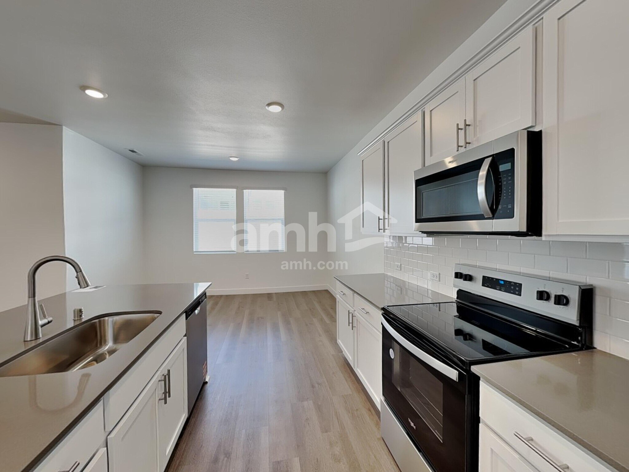 Building Photo - 4751 85th Dr NE