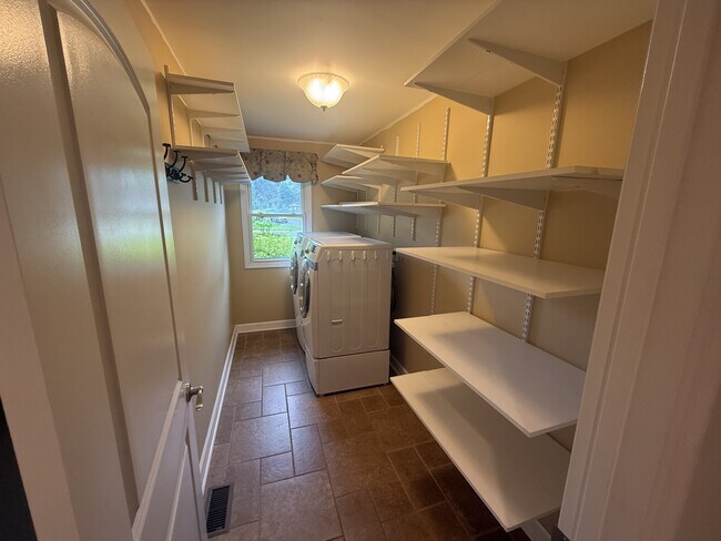 Building Photo - 304 Bellingrath Dr SW