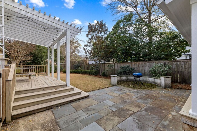 Building Photo - 3BD/3BA PLUS LOFT AND DETACHED ADU Located in SOUTH WINDAMERE-Available May 1, 2026!