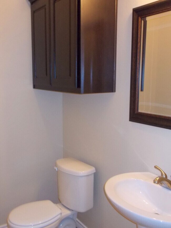 Building Photo - 1322 Milner Dr