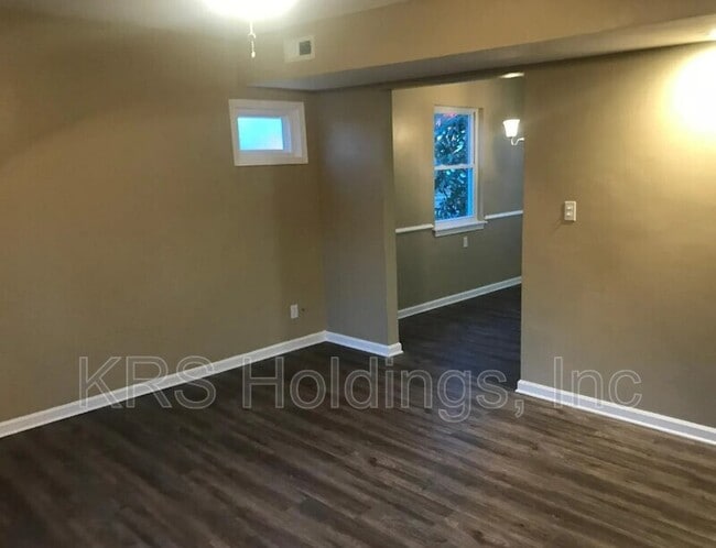 Building Photo - 3320 Lyons Ave