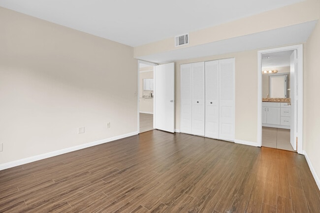 Building Photo - 1722 SE Balmoral Ct