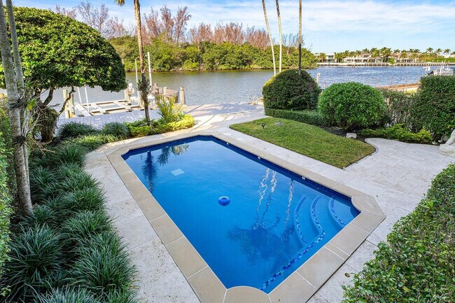 Building Photo - 549 NE 19th Ave