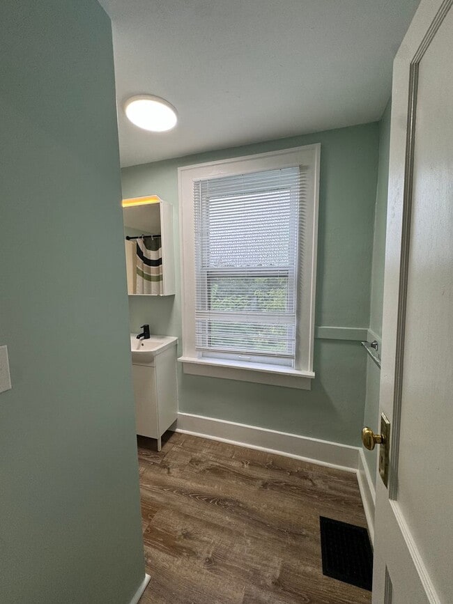 Building Photo - 4-Bedroom Near U-M with Bonus Room, Big Backyard & Front Porch