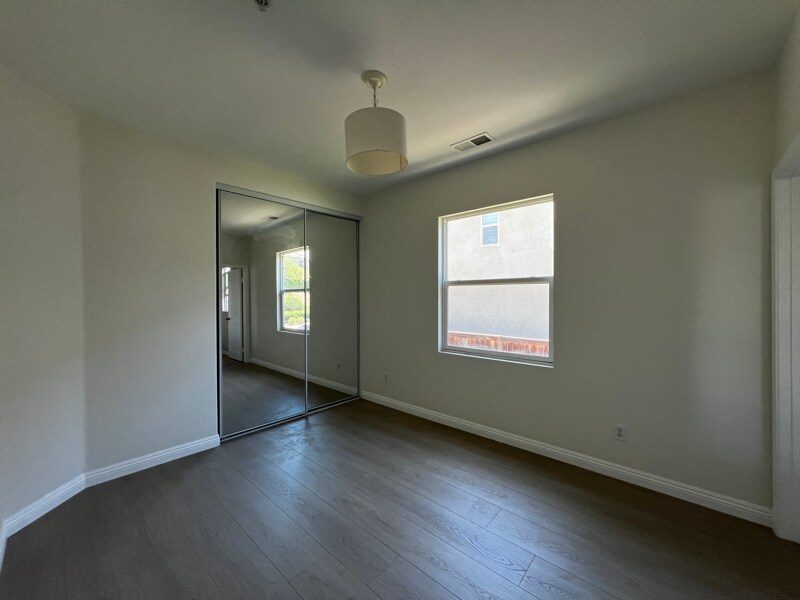 Building Photo - 12124 Scenic View Terrace