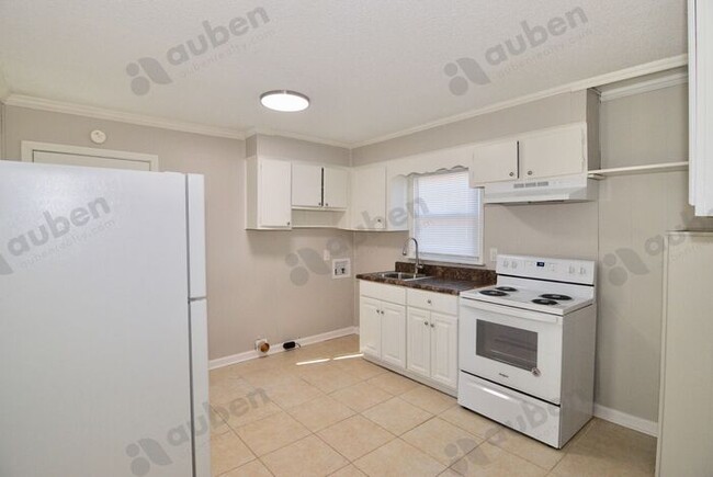 Building Photo - 2 Bedroom House For Lease in South Augusta