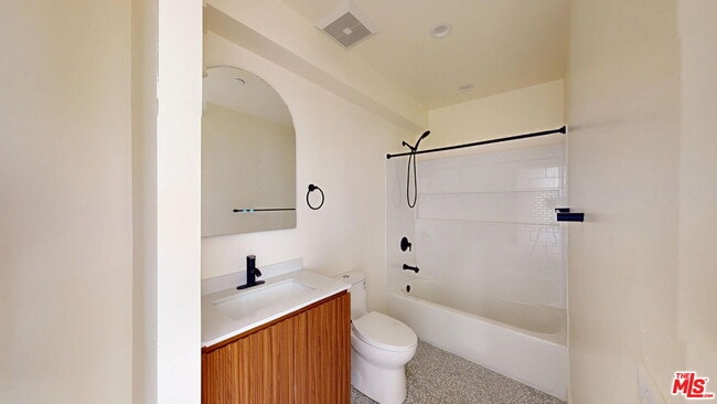 Building Photo - 6443 Satsuma Ave