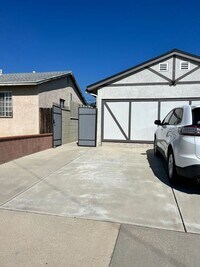 Building Photo - 5006 N Banna Ave