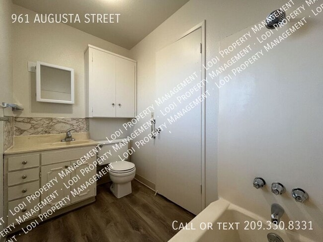 Building Photo - 961 E Augusta St