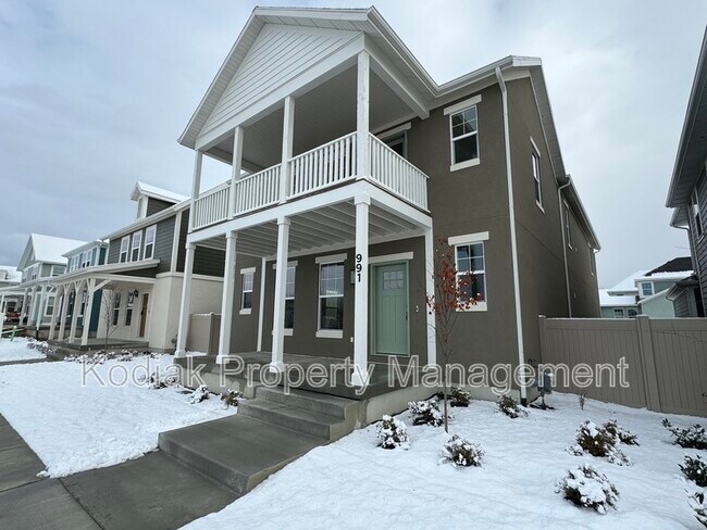 Building Photo - 991 Shoreline Dr
