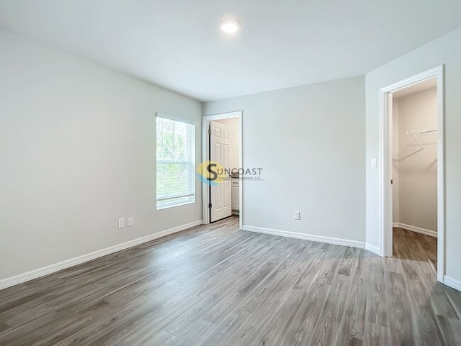 Building Photo - 15070 Dania Ave