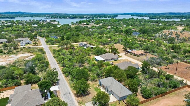Building Photo - 136 W Maple Dr