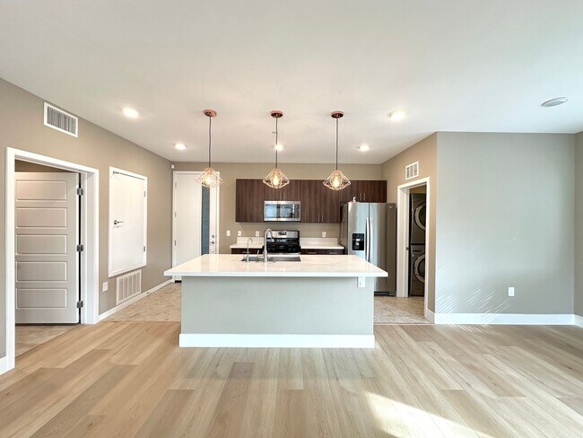 Building Photo - Charleston & 215 Aka Affinity