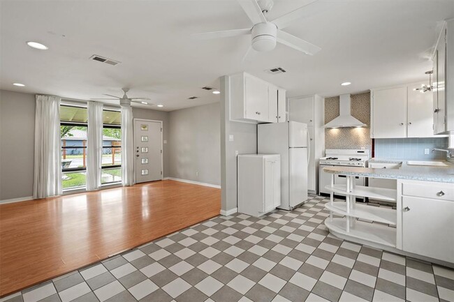 Building Photo - 5212 Berkman Dr