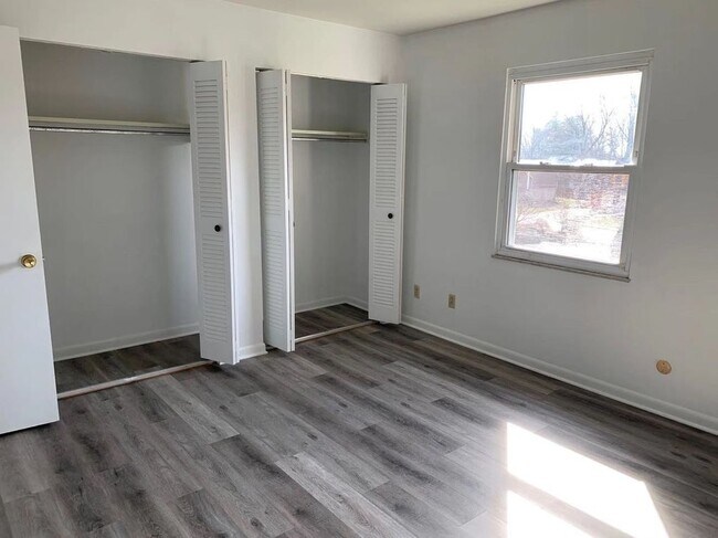 Building Photo - 1635 S Dorchester Dr