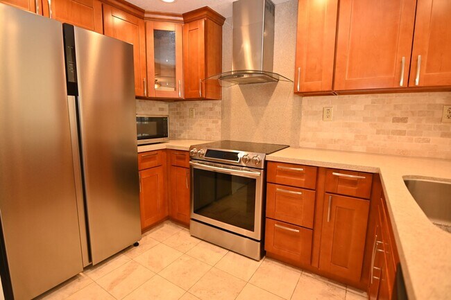 Building Photo - Nicely upated 2 Story Townhouse at Mansion Park with 2 Master Suites.