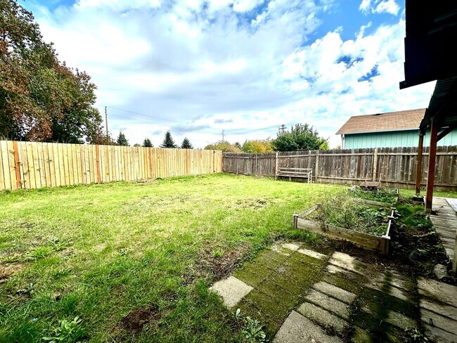 Building Photo - Three bedroom home with large fenced yard
