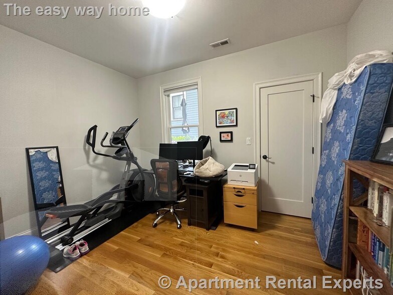 Building Photo - 16 Linden Ave