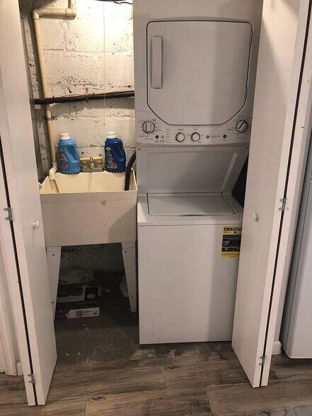 laundry - 1433 W 37th St