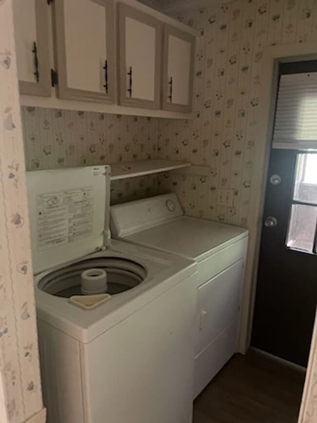 Building Photo - Two Bedroom Mobile Home in Quiet Setting