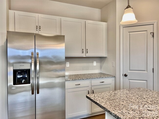 Building Photo - 1906 Gibb Xing