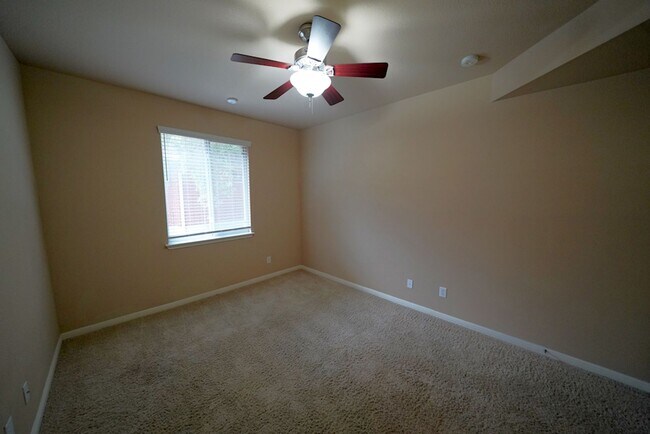 Building Photo - Beautiful Home Now Available in the Covete...