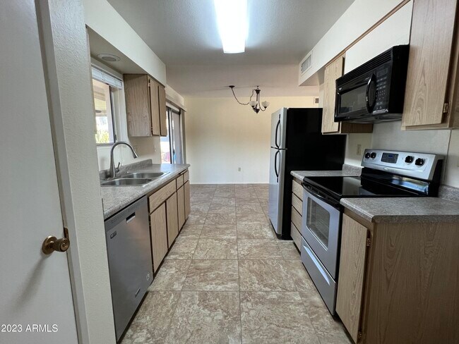 Building Photo - 10939 W Saratoga Cir