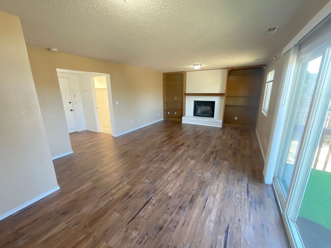 Building Photo - 5 Bedroom Home Available Near Research Pkw...