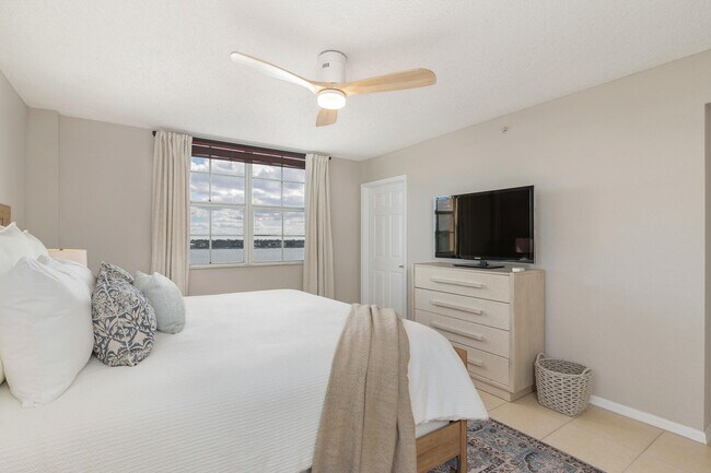 Building Photo - 1801 N Flagler Dr