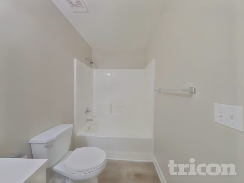 Building Photo - 1711 Southwind Dr