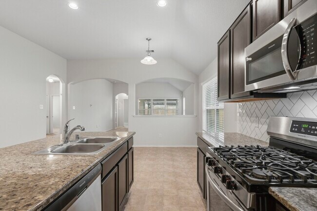 Building Photo - 3410 Golden Amber Ct
