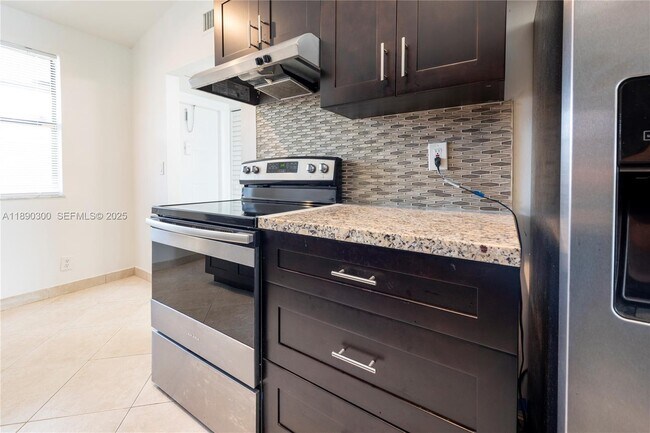 Building Photo - 9876 Nob Hill Ct