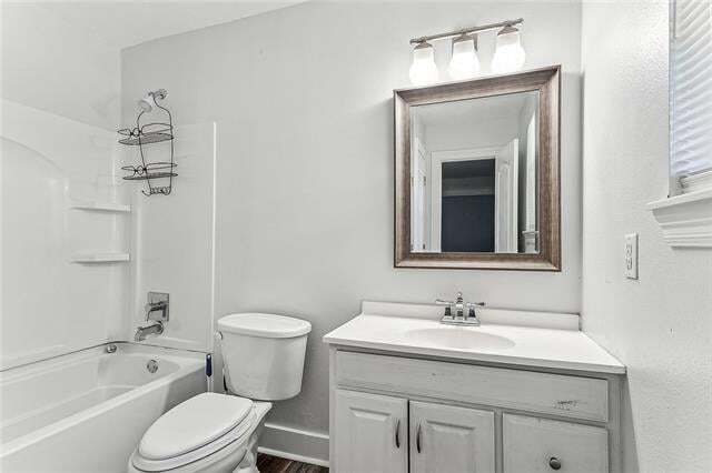 Building Photo - 620 Markham Dr