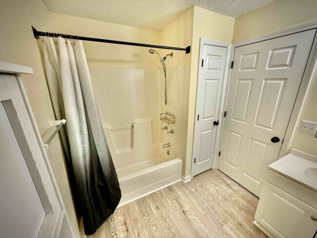 Building Photo - 73 Dan St