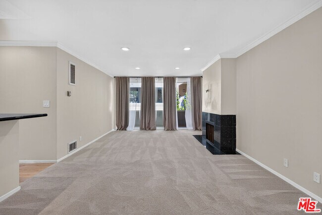 Building Photo - 6505 Green Valley Cir