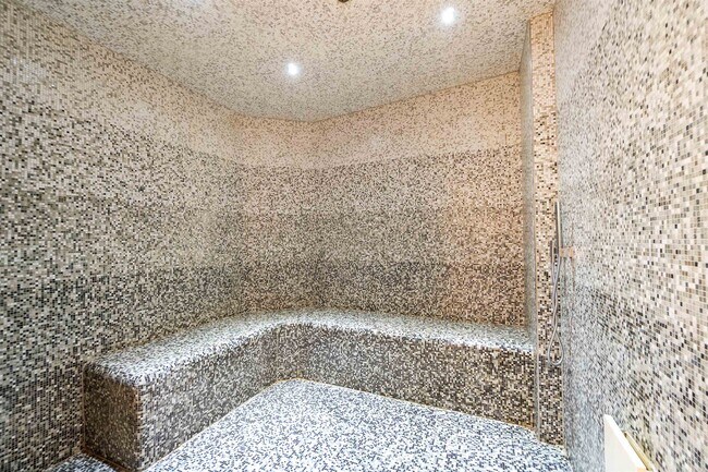 Building Photo - 99 Hudson St