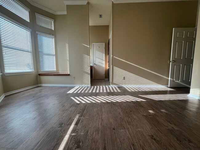 Building Photo - K624 - Wedgewood # 301