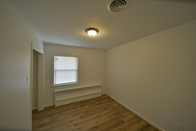 Building Photo - Seaford Rancher