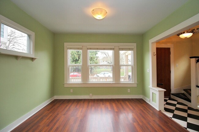 Building Photo - 3824 N Kerby Ave