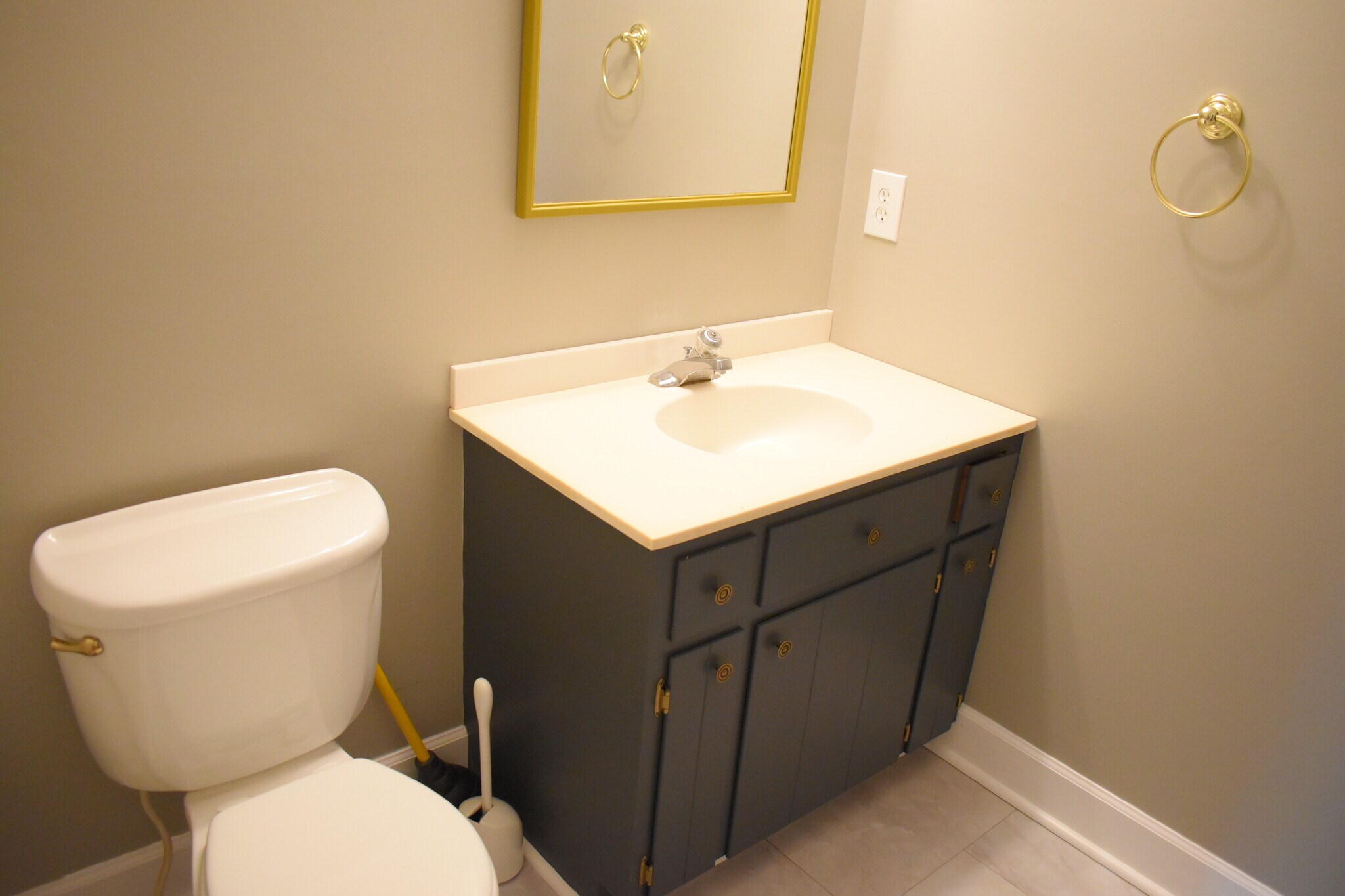 Building Photo - 2720 Oleander Dr