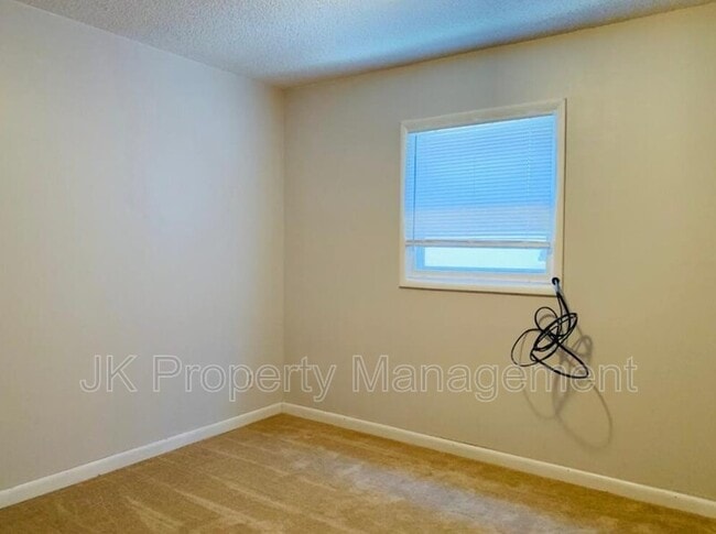 Building Photo - 2027 Smelter Ave NE