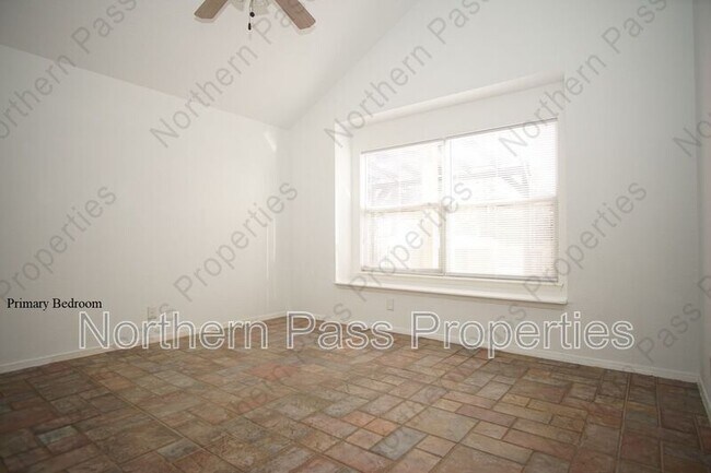 Building Photo - 6040 Los Siglos Dr
