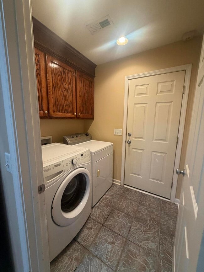 Building Photo - 30 Spanish Moss Cir