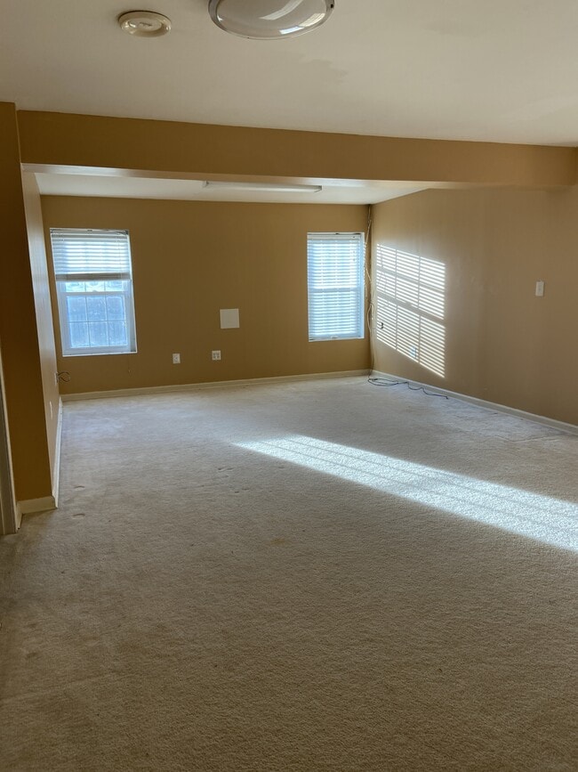 Building Photo - 305 N Old Dominion Ln