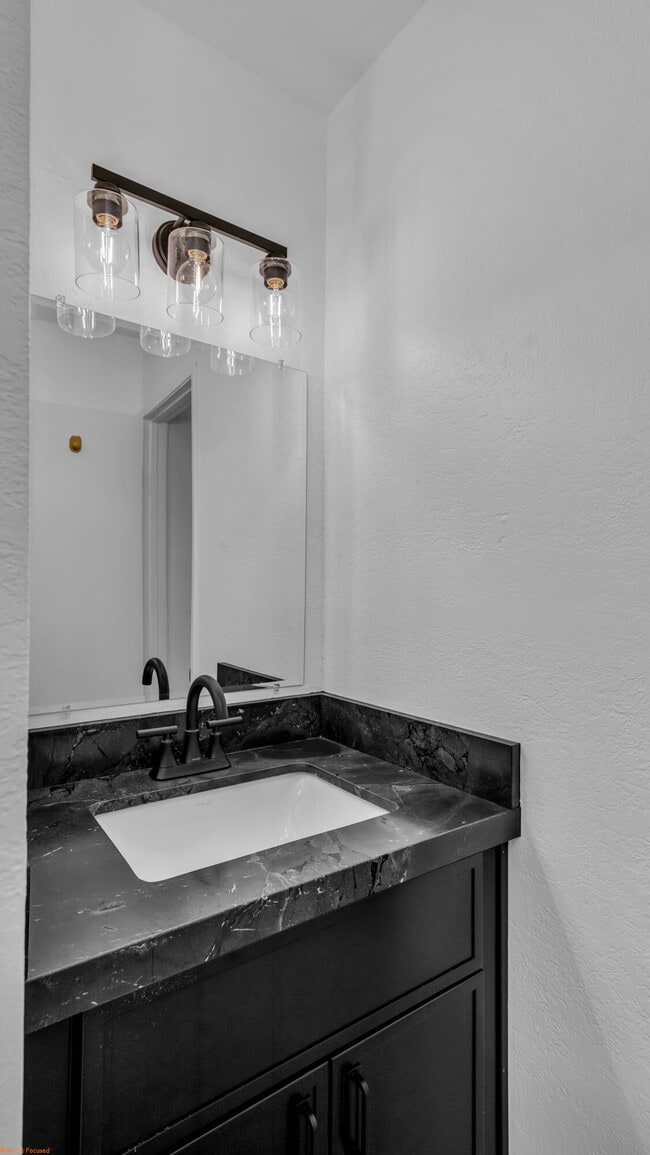 Building Photo - 5300 E Waverly Dr